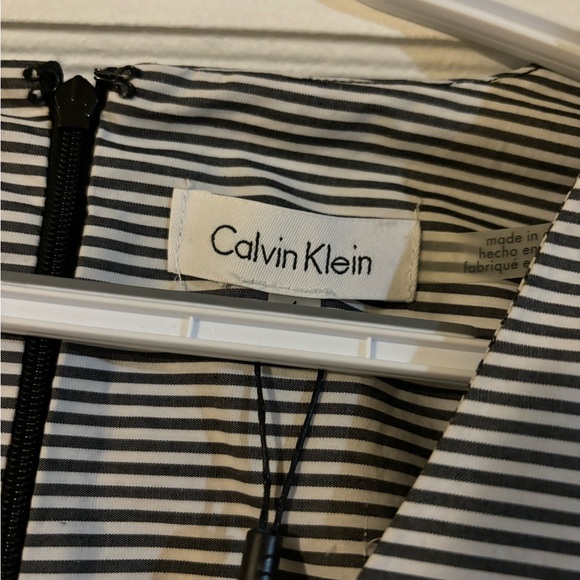 🖤CALVIN KLEIN striped blouse, w waist tie & embroidered sleeves. NWT 🖤 - Picture 2 of 6